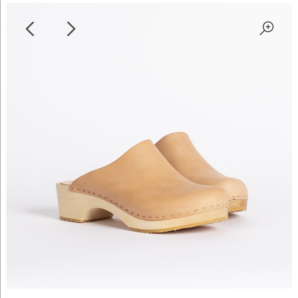 bryr mid heel clogs